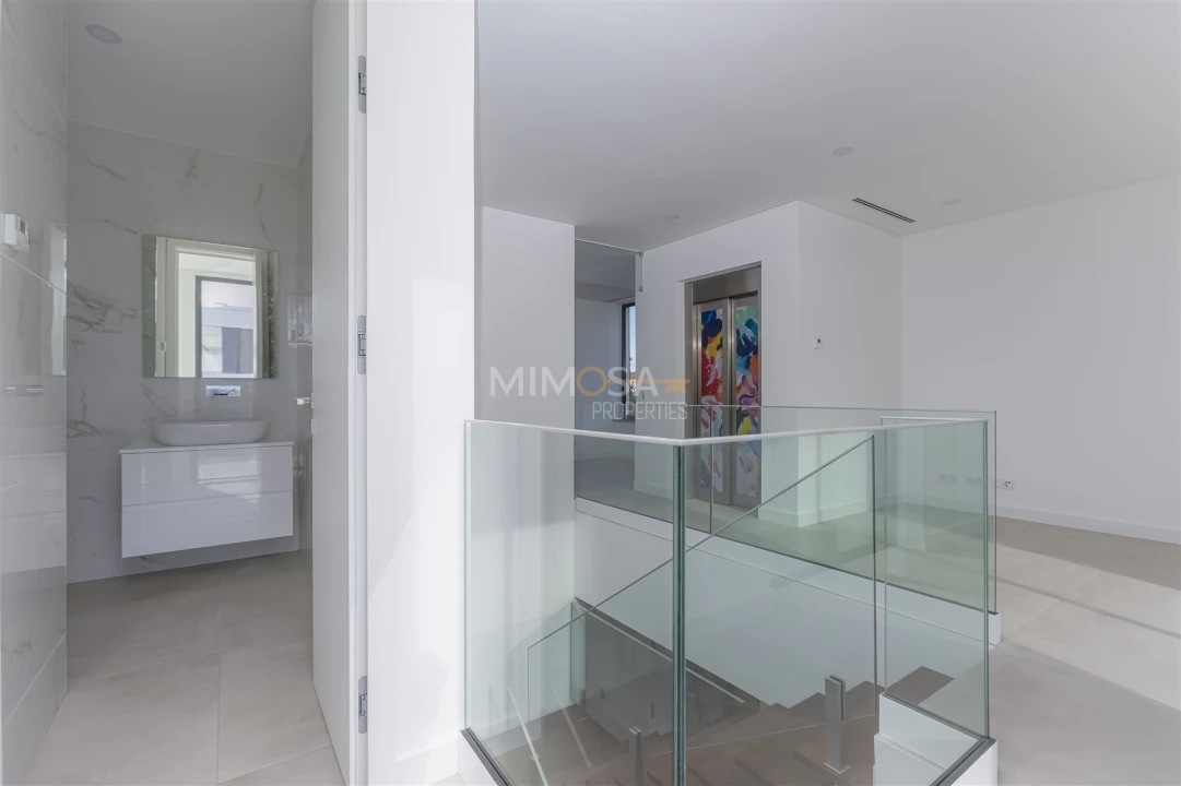 Moradia T5 para Venda em Lagos (São Sebastião e Santa Maria) Foto 40