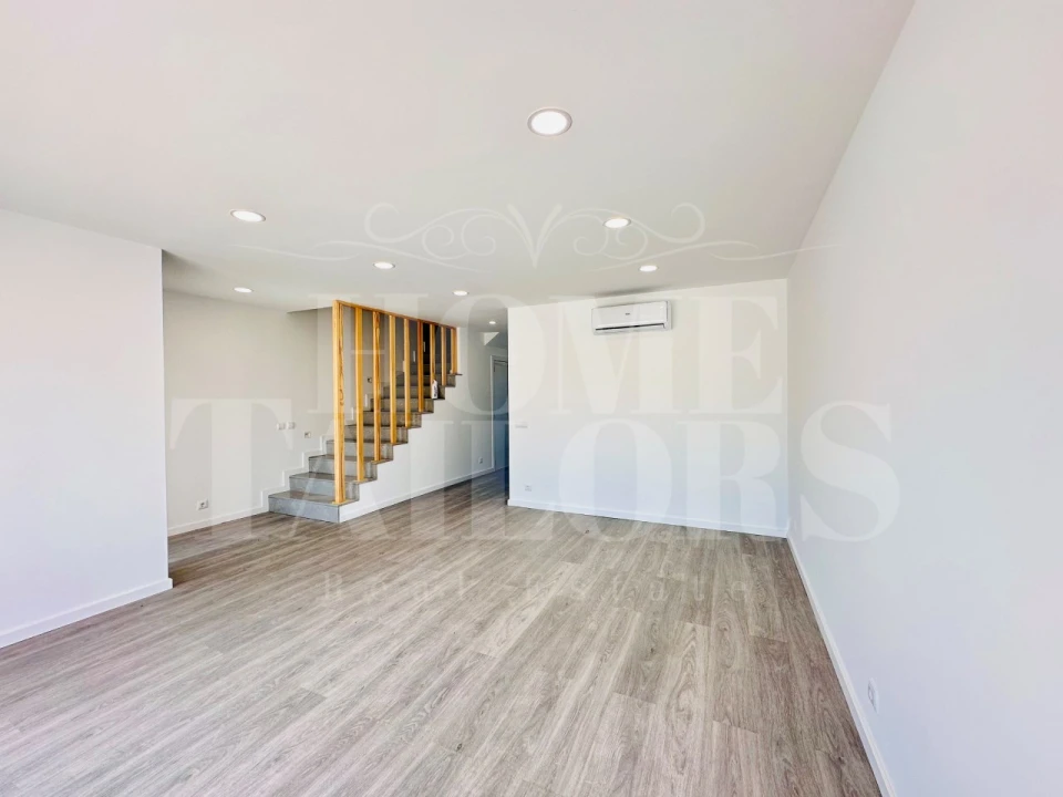 Moradia T3 para Venda em Encarnação Foto 4