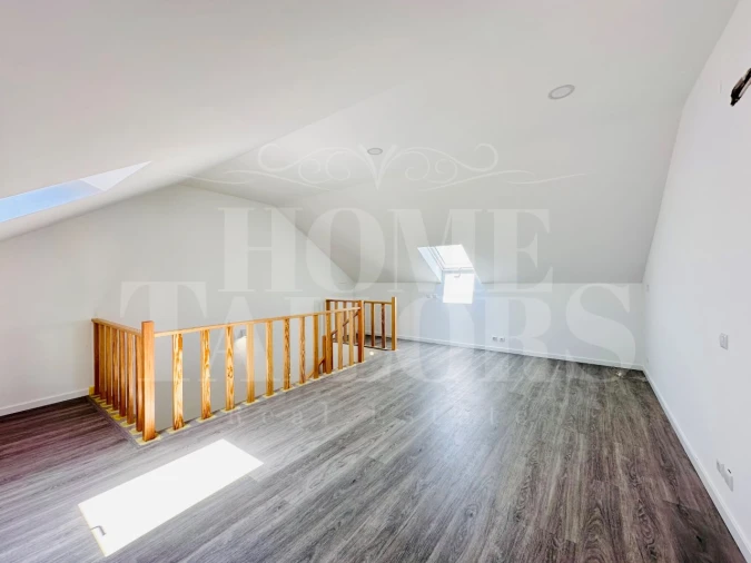 Moradia T3 para Venda em Encarnação Foto 8