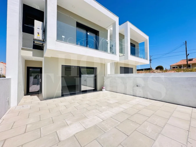 Moradia T3 para Venda em Encarnação Foto 2