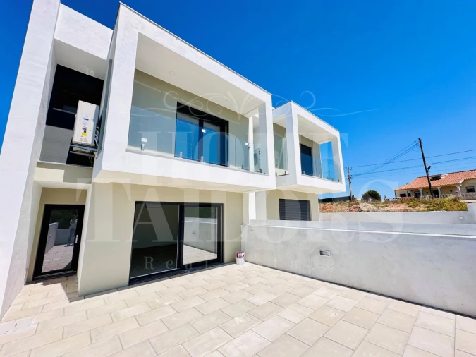 Moradia T3 para Venda em Encarnação Foto 33