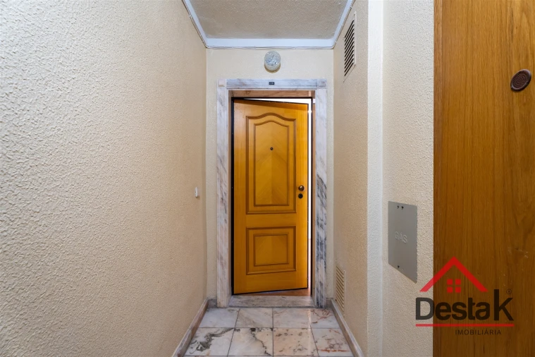 Apartamento T3 para Venda em Cacém e São Marcos Foto 23