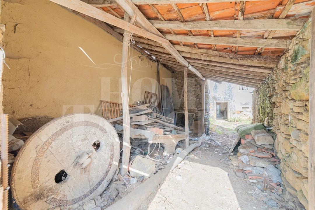 Moradia T2 para Venda em Santo Quintino Foto 2