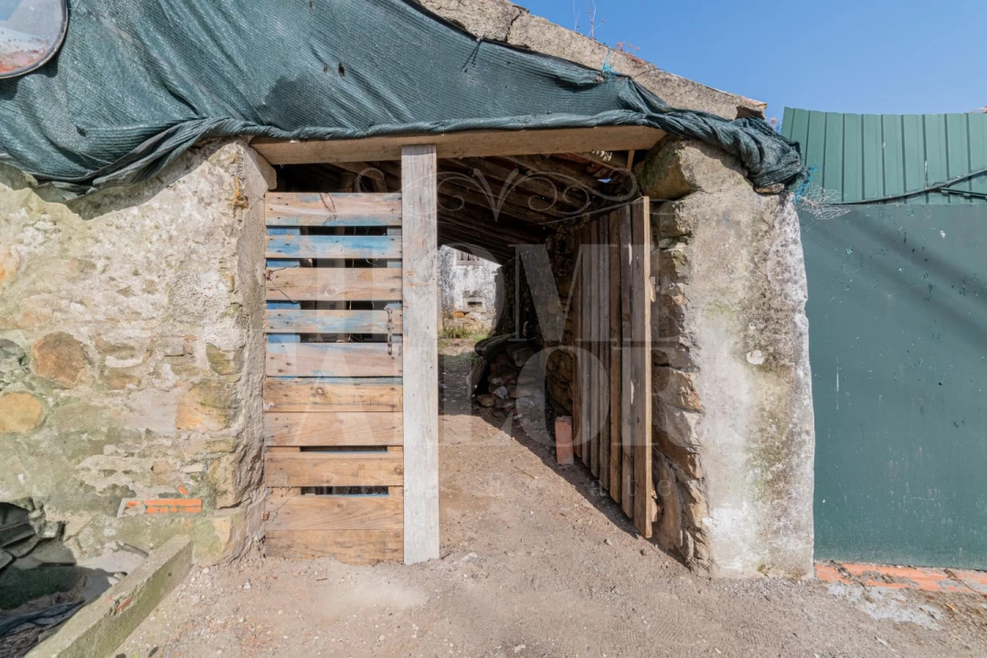 Moradia T2 para Venda em Santo Quintino Foto 9