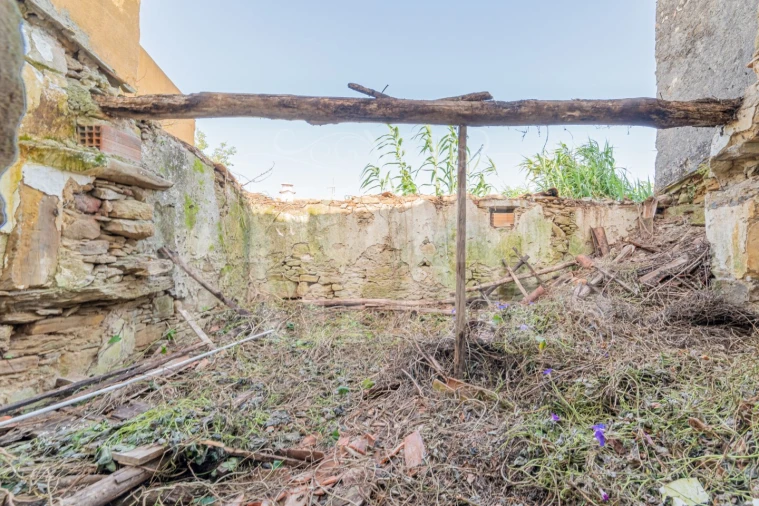 Moradia T2 para Venda em Santo Quintino Foto 4