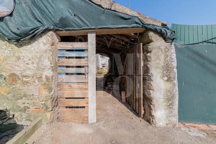 Moradia T2 para Venda em Santo Quintino Foto 9