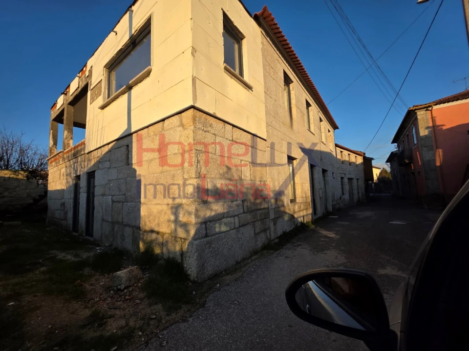 Moradia T4 para Venda em Silgueiros Foto 2