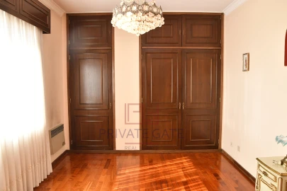 Apartamento T5 para Arrendamento em Bonfim