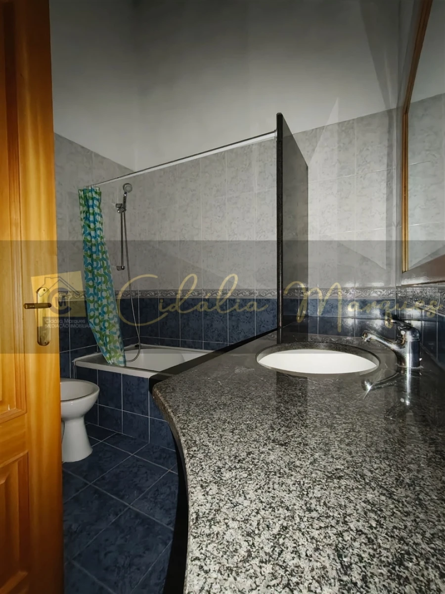 Apartamento T4 para Venda em Viseu Foto 20