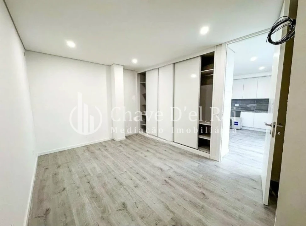 Apartamento T1 para Venda em Repeses e São Salvador Foto 7
