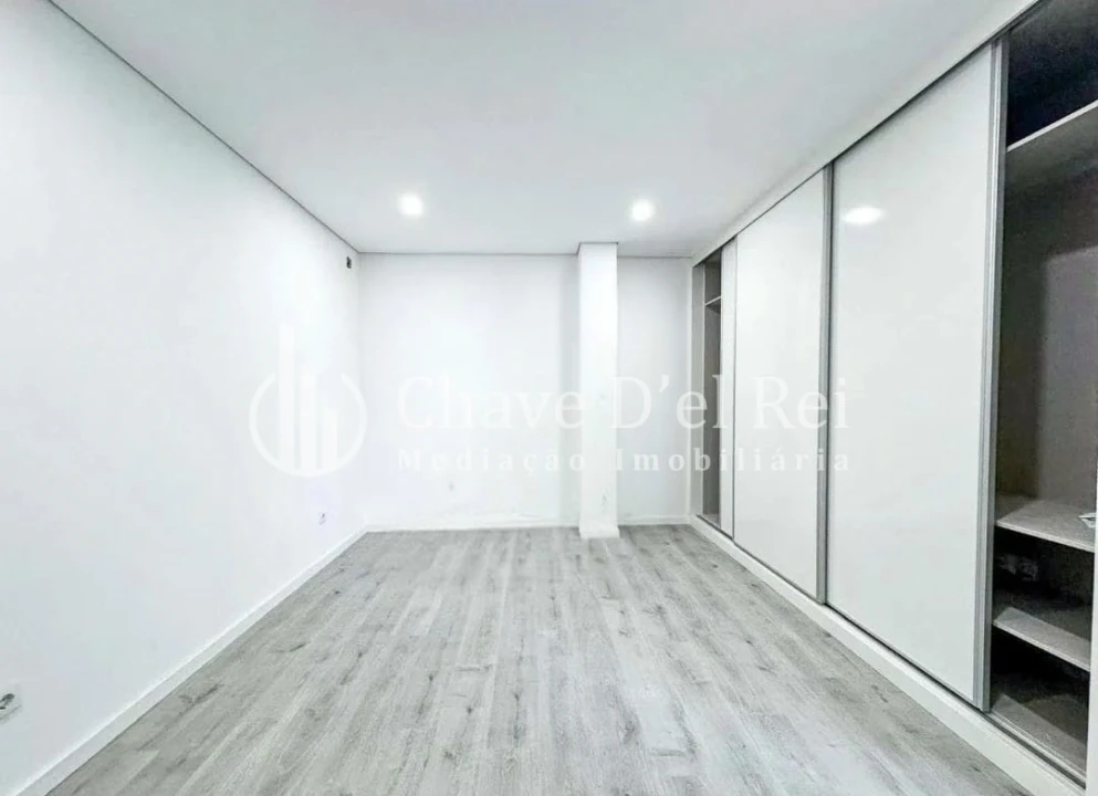Apartamento T1 para Venda em Repeses e São Salvador Foto 5