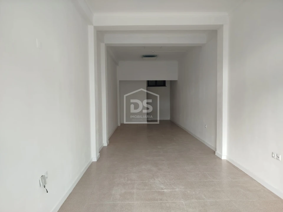 Loja para Arrendamento em Currelos, Papízios e Sobral Foto 3