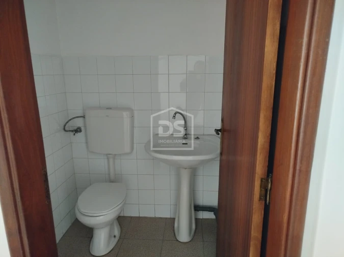 Loja para Arrendamento em Currelos, Papízios e Sobral Foto 7