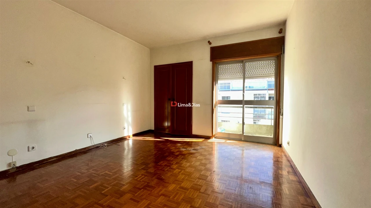 Apartamento T6 para Venda em Santa Marinha e São Pedro da Afurada Foto 4