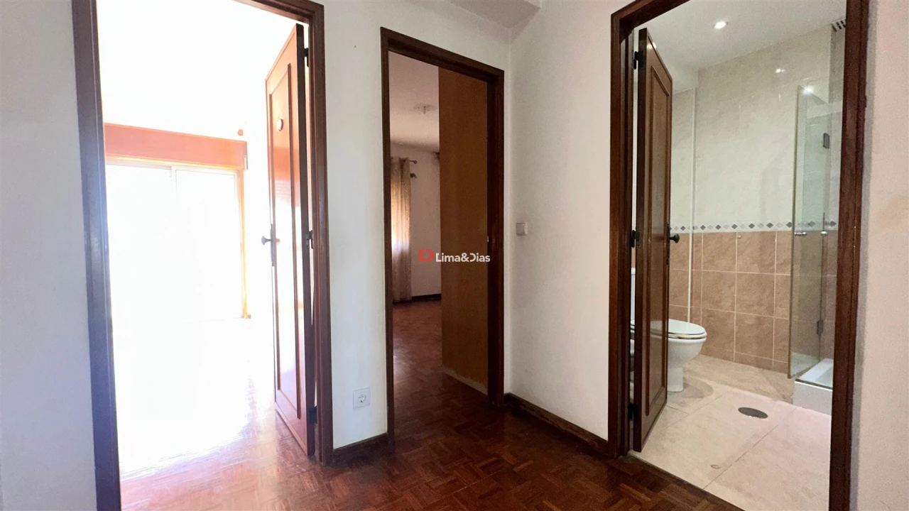 Apartamento T6 para Venda em Santa Marinha e São Pedro da Afurada Foto 7