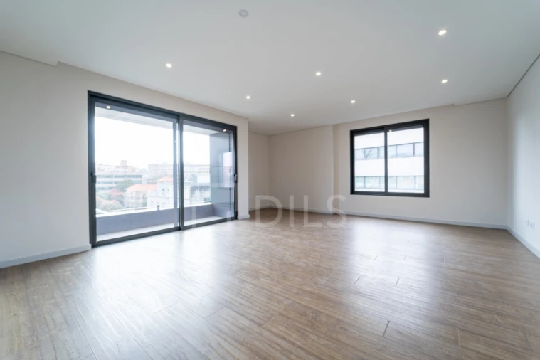 Apartamento T3 para Venda em Cedofeita, Santo Ildefonso, Sé, Miragaia, São Nicolau e Vitória Foto 3