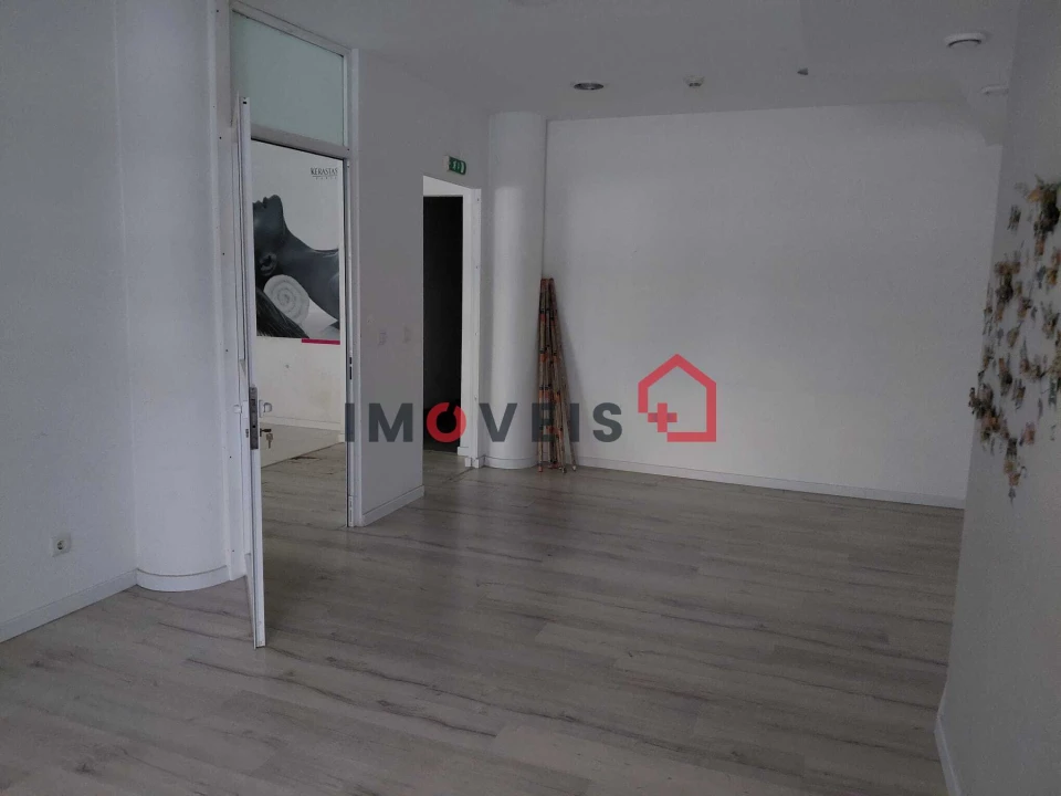 Loja para Arrendamento em Nossa Senhora da Piedade Foto 5