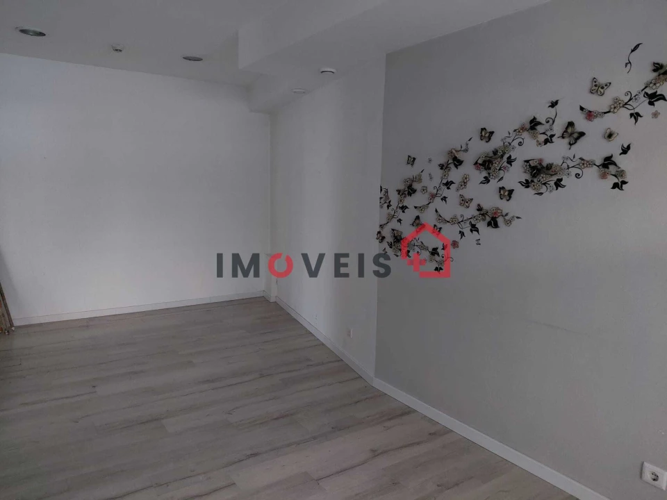 Loja para Arrendamento em Nossa Senhora da Piedade Foto 2