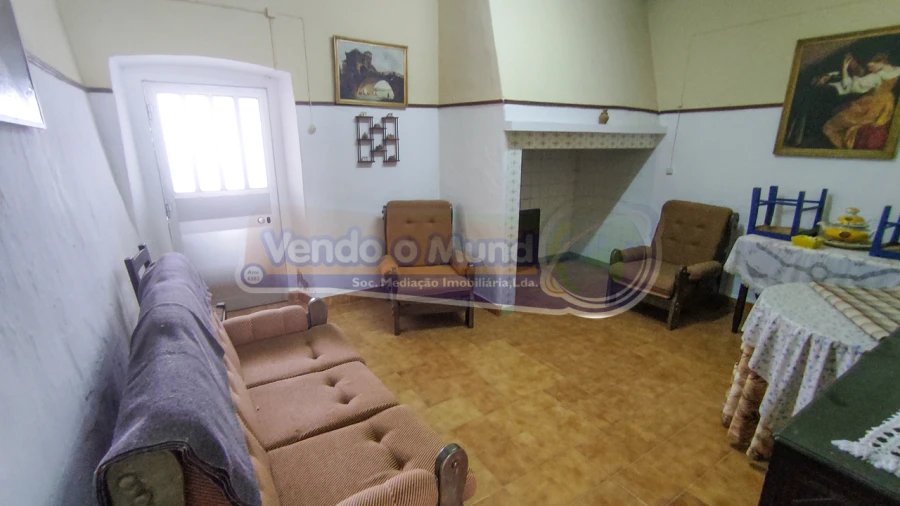 Moradia T2 para Venda em Cabeção Foto 6