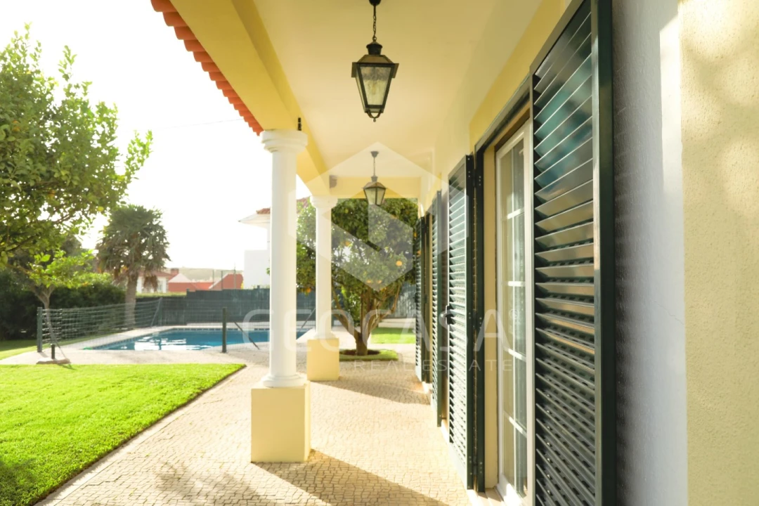 Moradia T4 para Venda em Alcabideche Foto 4