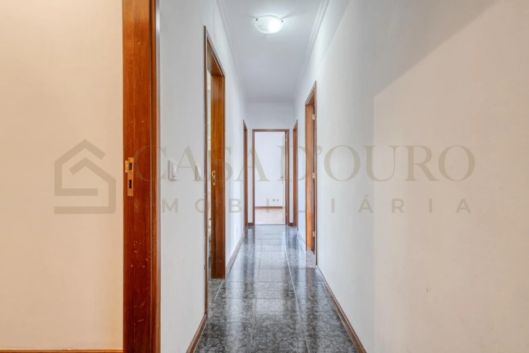 Apartamento T3 para Venda em Retorta e Tougues Foto 5