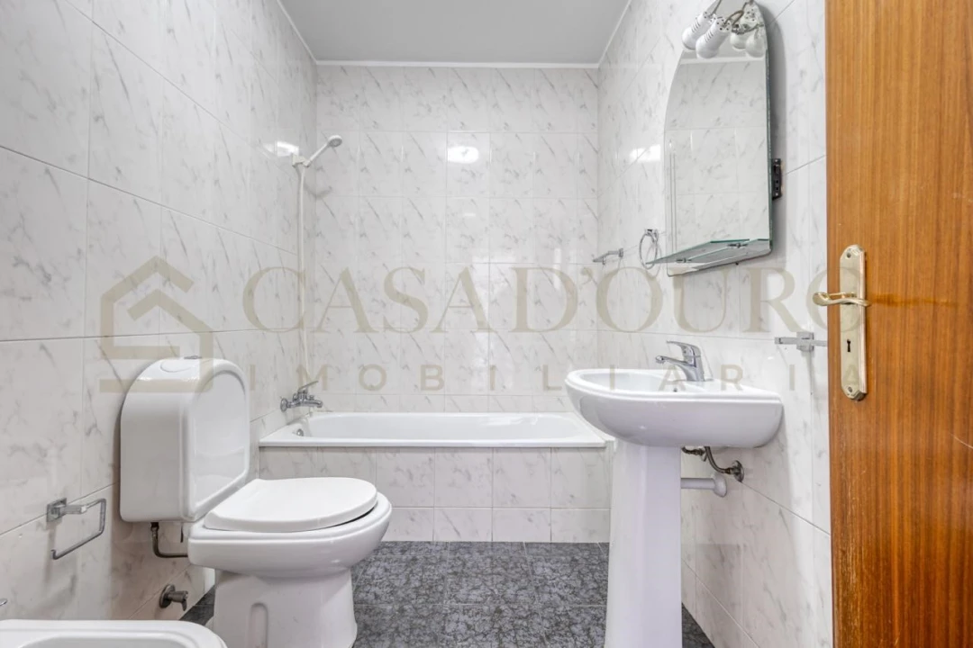 Apartamento T3 para Venda em Retorta e Tougues Foto 22