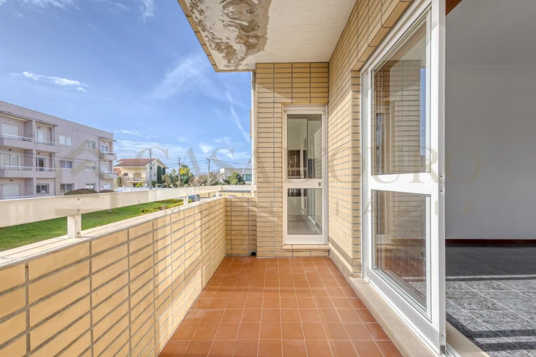 Apartamento T3 para Venda em Retorta e Tougues Foto 25