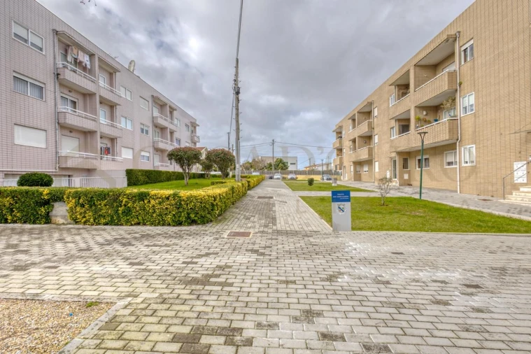 Apartamento T3 para Venda em Retorta e Tougues