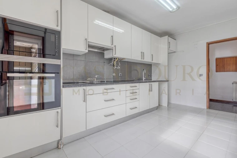 Apartamento T3 para Venda em Retorta e Tougues Foto 19