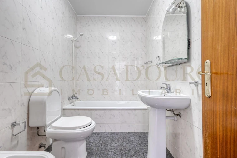 Apartamento T3 para Venda em Retorta e Tougues Foto 22