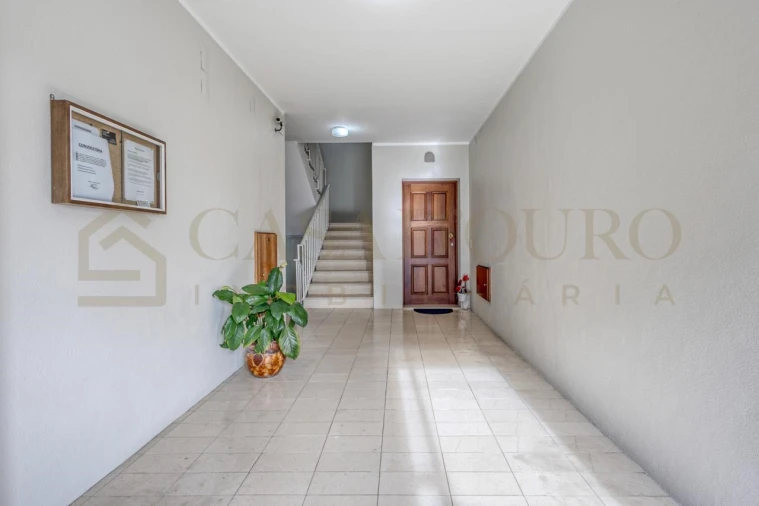 Apartamento T3 para Venda em Retorta e Tougues Foto 27