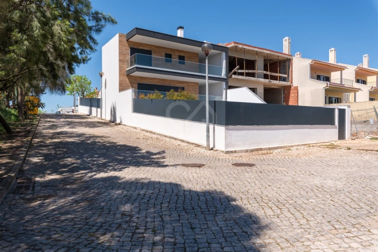 Moradia T3 para Venda em São Domingos de Rana Foto 56