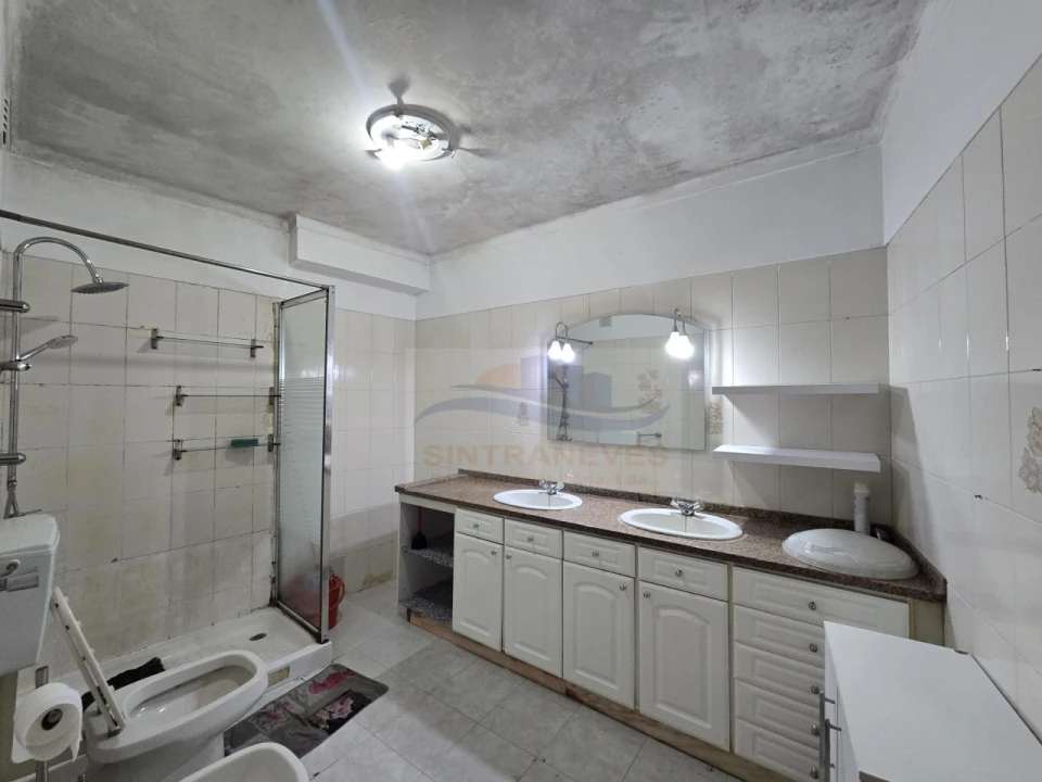 Apartamento T2 para Venda em Massamá e Monte Abraão Foto 4