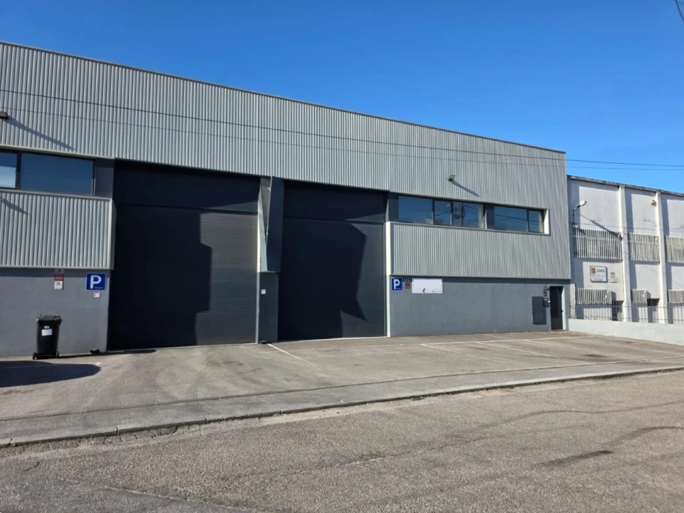 Armazém para Arrendamento em São Pedro Fins Foto 1