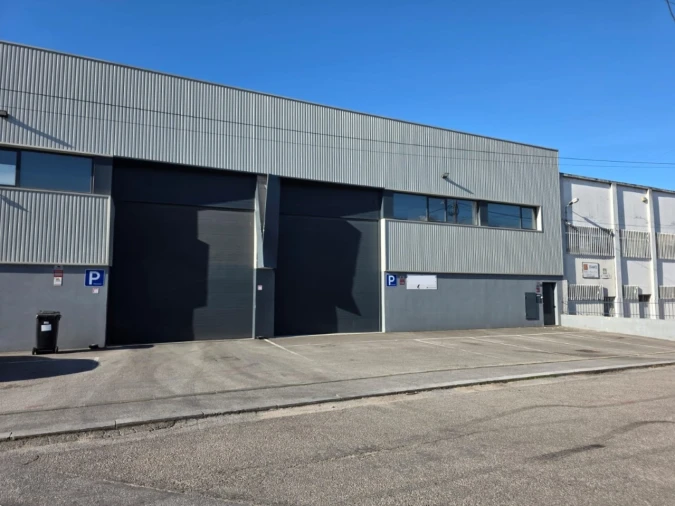 Armazém para Arrendamento em São Pedro Fins Foto 1