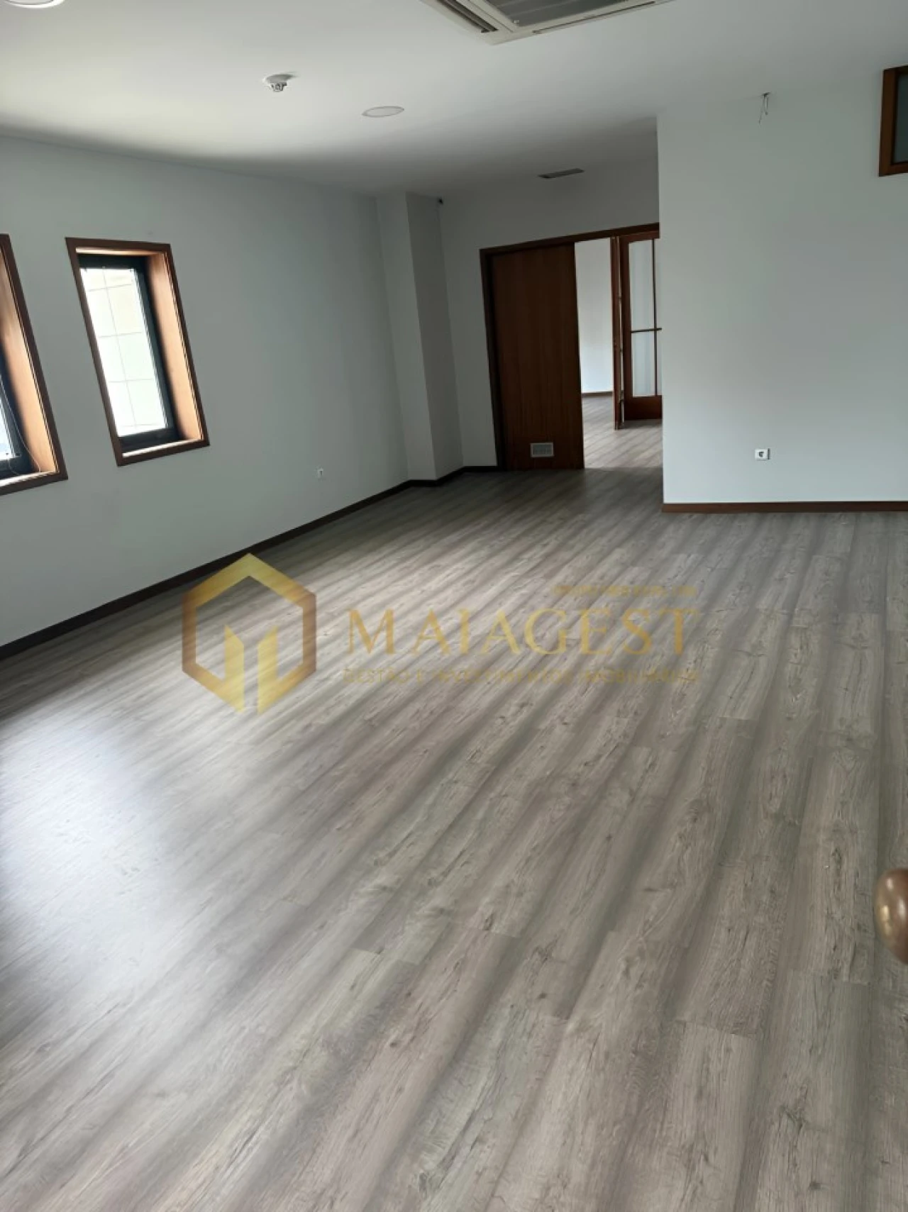 Loja para Arrendamento em Santo Tirso, Couto (Santa Cristina e São Miguel) e Burgães Foto 2