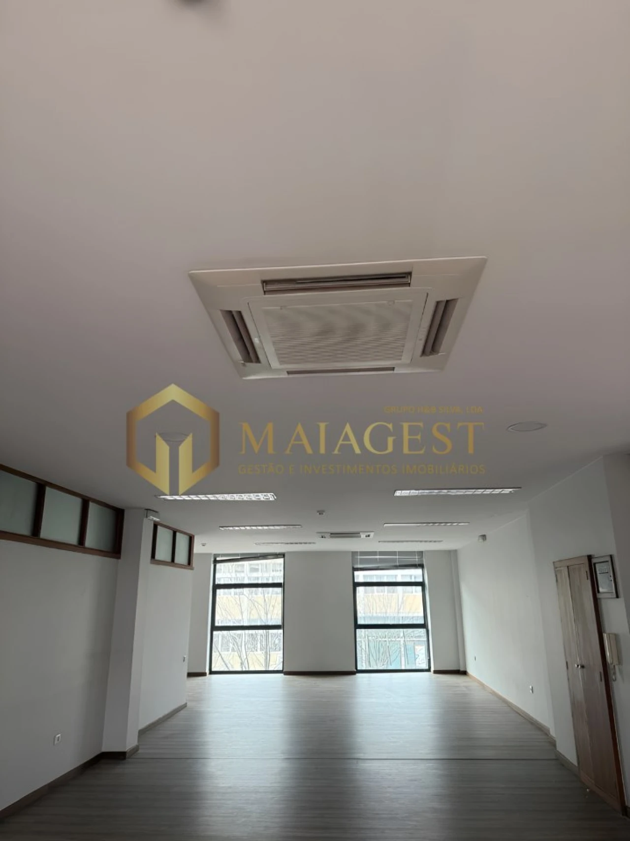 Loja para Arrendamento em Santo Tirso, Couto (Santa Cristina e São Miguel) e Burgães Foto 5