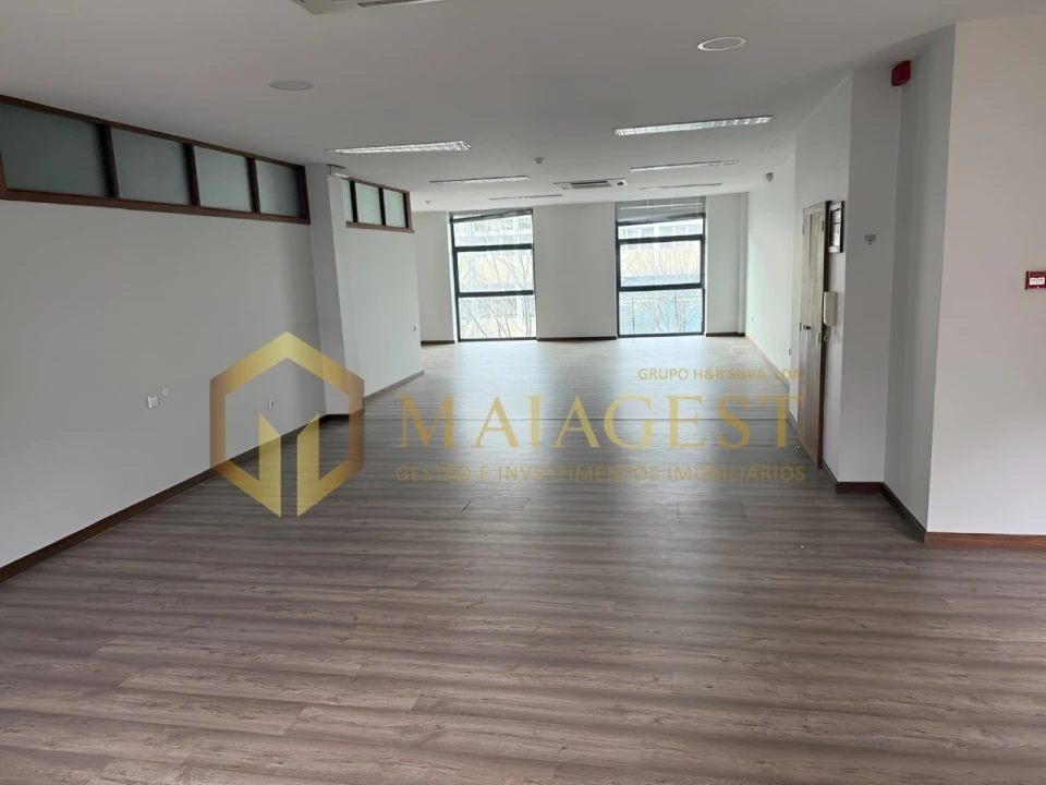 Loja para Arrendamento em Santo Tirso, Couto (Santa Cristina e São Miguel) e Burgães Foto 6