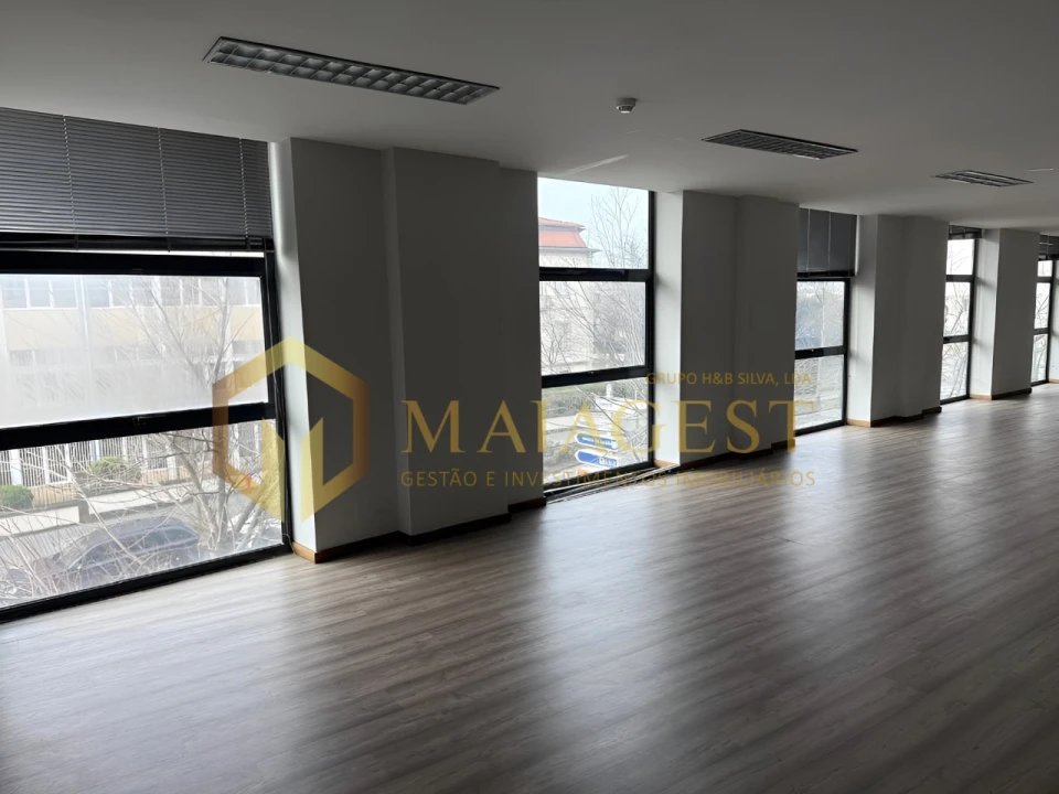 Loja para Arrendamento em Santo Tirso, Couto (Santa Cristina e São Miguel) e Burgães Foto 8