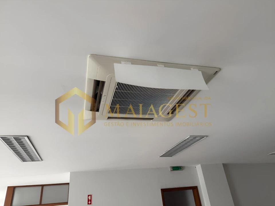 Loja para Arrendamento em Santo Tirso, Couto (Santa Cristina e São Miguel) e Burgães Foto 10