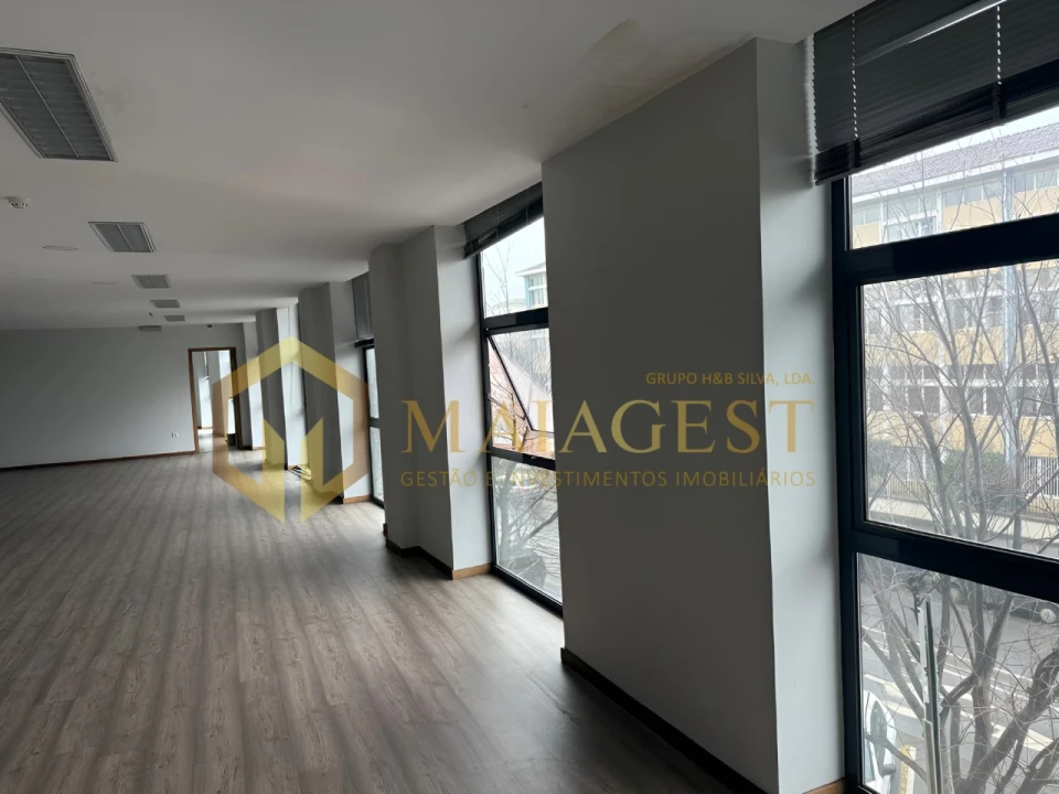 Loja para Arrendamento em Santo Tirso, Couto (Santa Cristina e São Miguel) e Burgães Foto 11