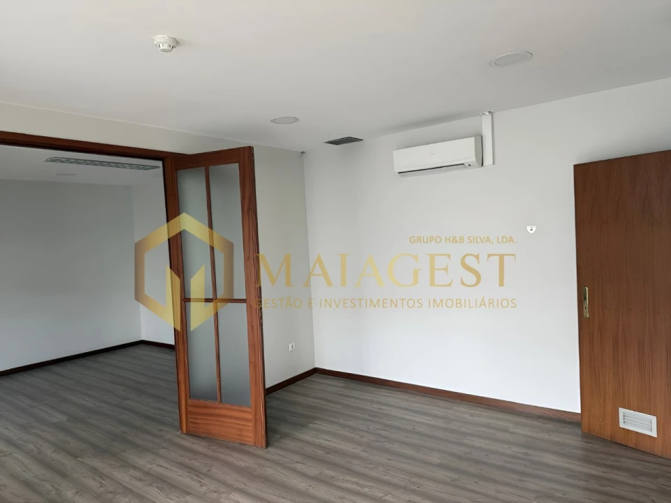 Loja para Arrendamento em Santo Tirso, Couto (Santa Cristina e São Miguel) e Burgães Foto 12