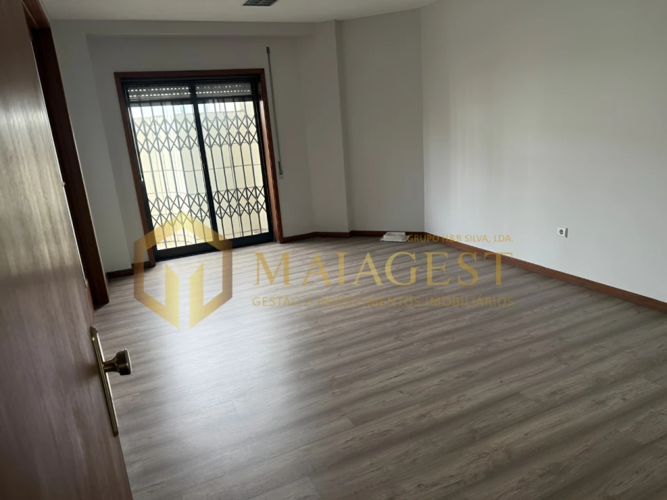 Loja para Arrendamento em Santo Tirso, Couto (Santa Cristina e São Miguel) e Burgães Foto 13