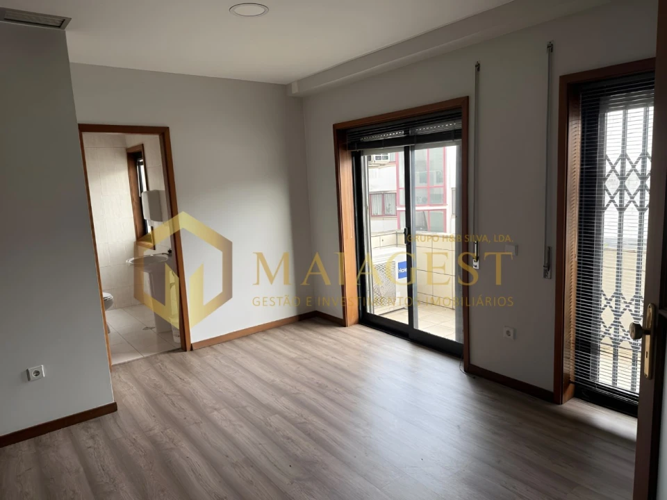 Loja para Arrendamento em Santo Tirso, Couto (Santa Cristina e São Miguel) e Burgães Foto 15