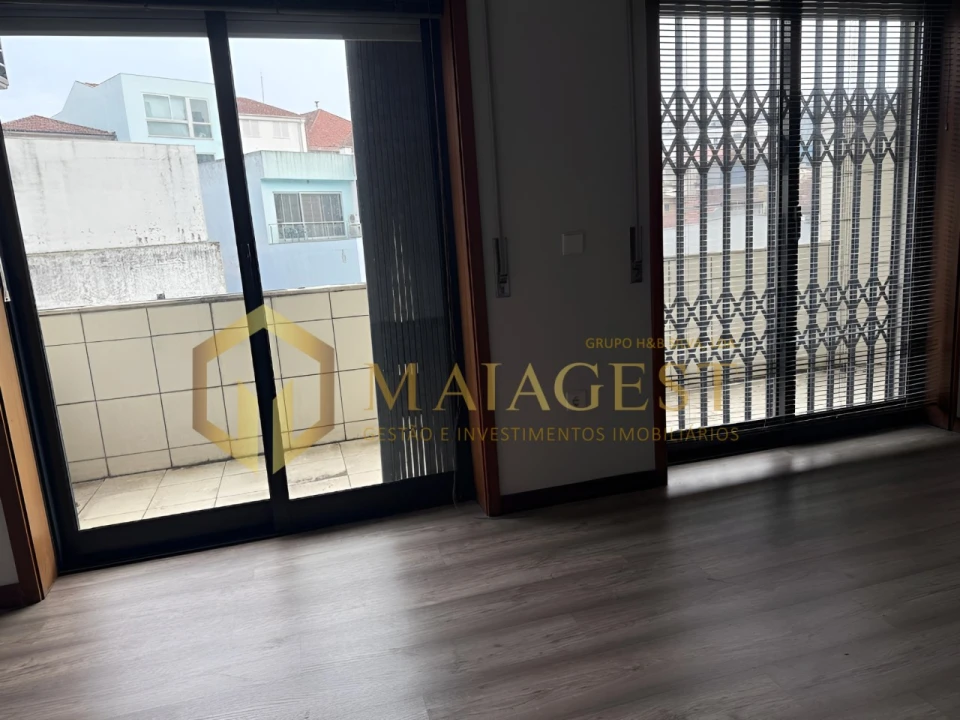 Loja para Arrendamento em Santo Tirso, Couto (Santa Cristina e São Miguel) e Burgães Foto 16