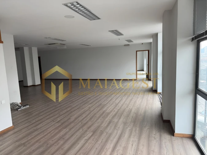 Loja para Arrendamento em Santo Tirso, Couto (Santa Cristina e São Miguel) e Burgães Foto 1