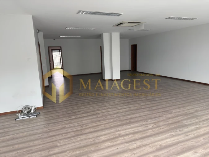 Loja para Arrendamento em Santo Tirso, Couto (Santa Cristina e São Miguel) e Burgães Foto 3