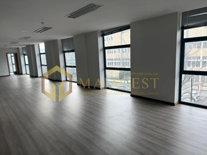 Loja para Arrendamento em Santo Tirso, Couto (Santa Cristina e São Miguel) e Burgães Foto 4