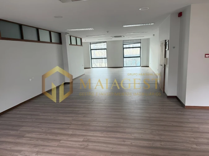 Loja para Arrendamento em Santo Tirso, Couto (Santa Cristina e São Miguel) e Burgães Foto 6