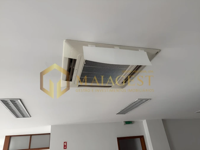 Loja para Arrendamento em Santo Tirso, Couto (Santa Cristina e São Miguel) e Burgães Foto 10